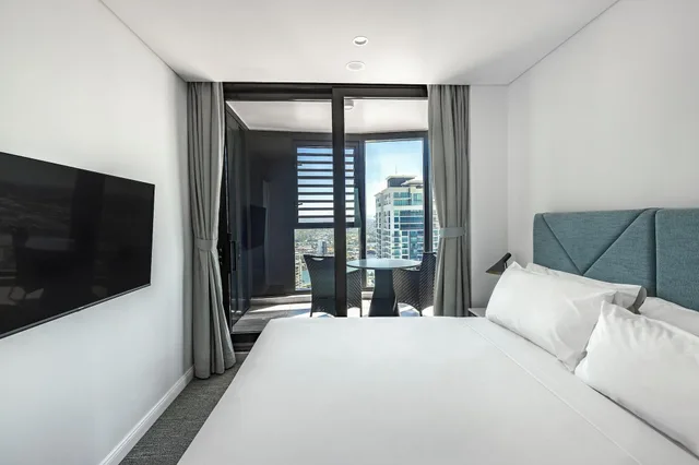 1 Bedroom, City, Suite, Meriton Suites Surfers Paradise 1/7