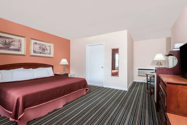 غرفة بسرير كينج لذوي الإعاقة، Howard Johnson by Wyndham Lenox 3/4