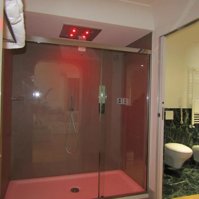 جناح بشرفة، Hotel Marechiaro 2/5