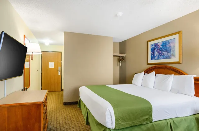 جناح بسرير كينج، GuestHouse Inn and Suites Cheyenne 1/6