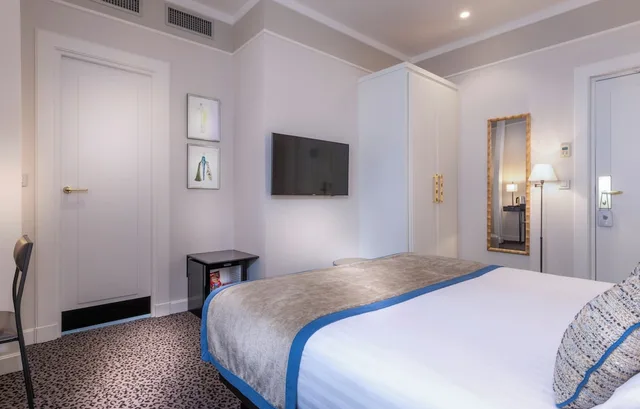 غرفة سوبيريور بسرير مزدوج بحوض استحمام، Hotel Du Bois Champs-Elysees 3/10