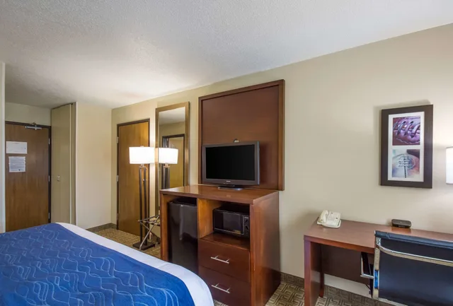 Standard, King Bed, Quality Inn & Suites Green Bay - Ashwaubenon 7/8