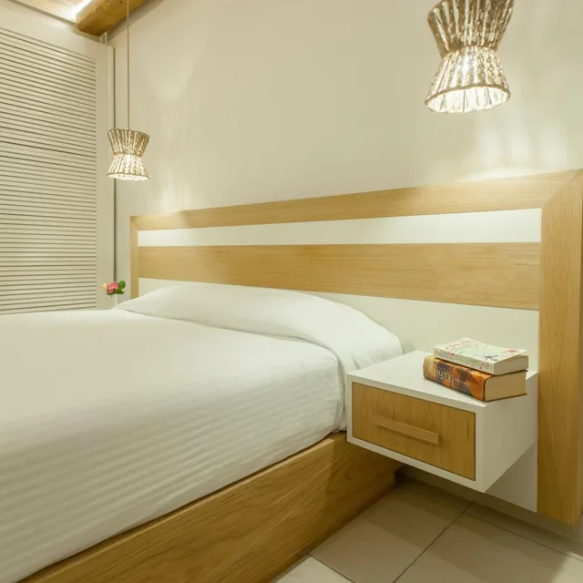 غرفة بسرير مزدوج بإطلالة على المسبح في المبنى الرئيسي، Aeolos Resort Mykonos 9/10