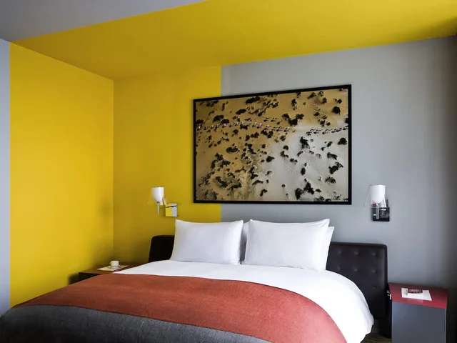 غرفة سوبيريور بسرير كينج بشرفة، Sofitel Abidjan Hotel Ivoire 3/8