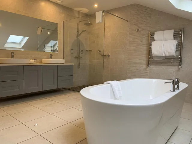 جناح جونيور بسرير كينج، MILL PARK HOTEL 3/4