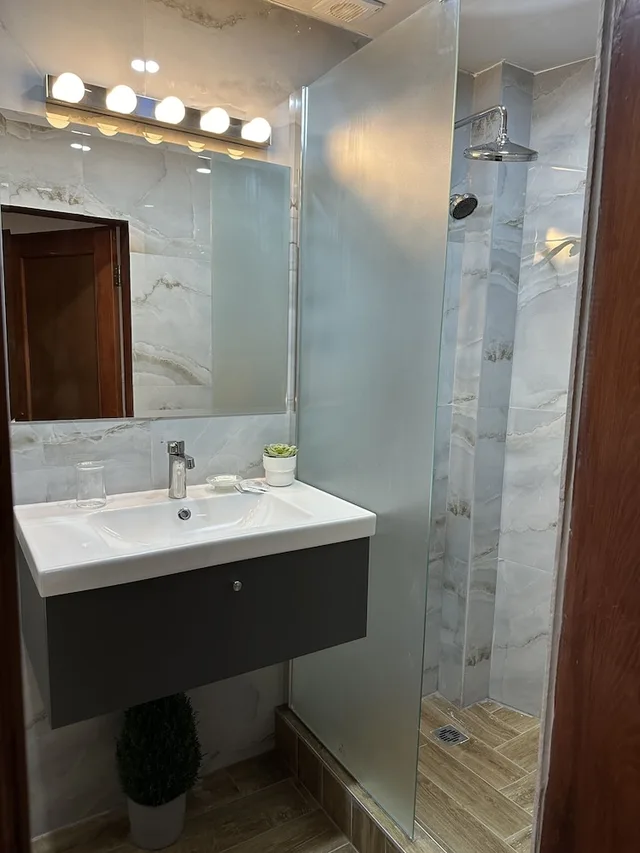 شقة بسريرين مزدوجين بإطلالة على الفناء بغرفتي نوم، Art Hotel 5/5