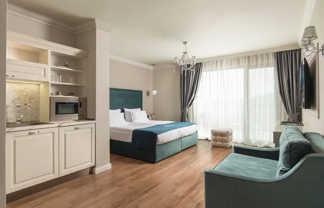 استوديو ديلوكس بسرير كينج بإطلالة على المتنزه مع أريكة، Casa di Fiore SPA and Medical Hotel 3/5