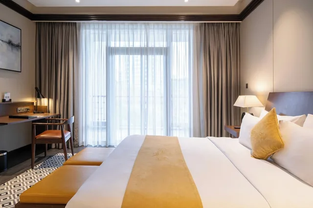 غرفة بريميوم بسرير كينج بإطلالة على الحديقة، Senna Hue Hotel 3/9