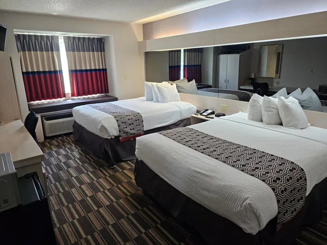 غرفة ديلوكس بسريرين كوين لذوي الإعاقة، Microtel Inn & Suites by Wyndham Claremore 1/4