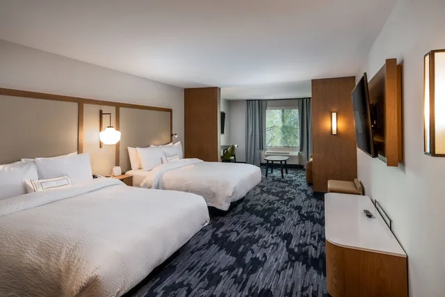 جناح بسريرين كوين مع أريكة لذوي الإعاقة، Fairfield Inn Suites Little Rock Airport 1/4