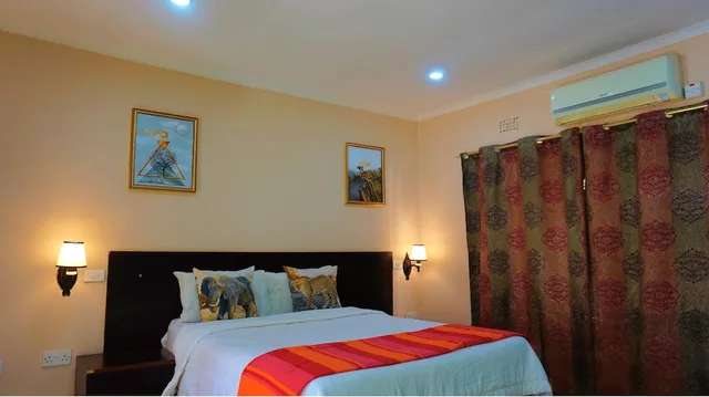 غرفة تنفيذية بسرير كوين، Tasha Lodge 7/10