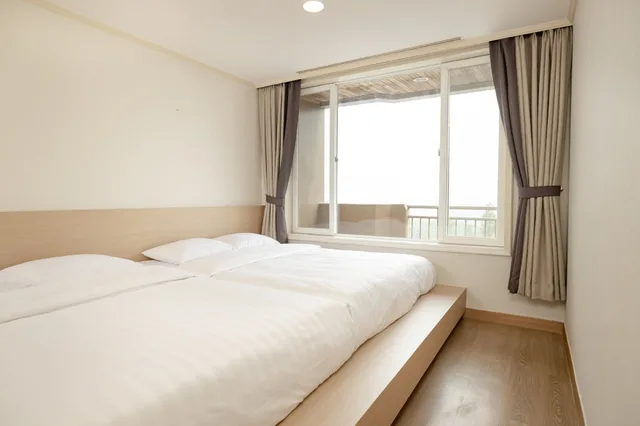 Kensington, Renovated, Junior Suite, 3 Double Beds، Kensington Resort Gyeongju 2/7