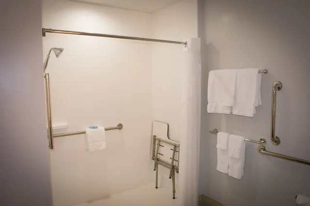غرفة قياسية بسرير كينج لذوي الإعاقة، Holiday Inn Express & Suites West Memphis 7/7