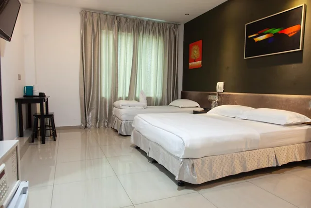 غرفة سوبيريور عائلية بسرير كوين وسرير فردي، M Design Hotel Seri Kembangan 2/2