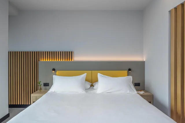 غرفة ديلوكس كبيرة بسرير مزدوج بشرفة، Hotel Garda 4/10