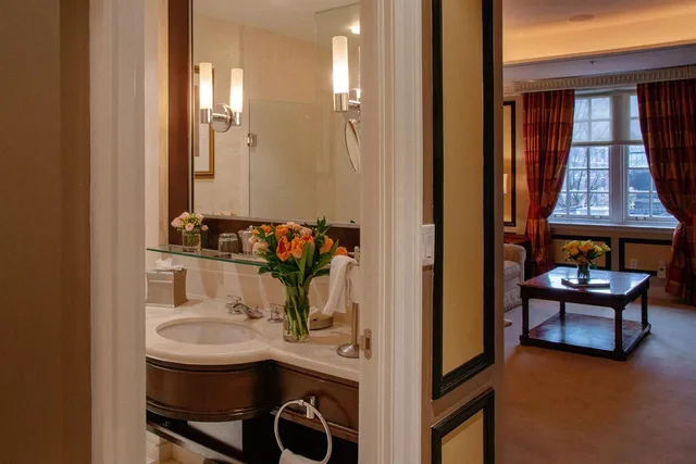 جناح بغرفتي نوم، Windsor Arms Hotel 4/4