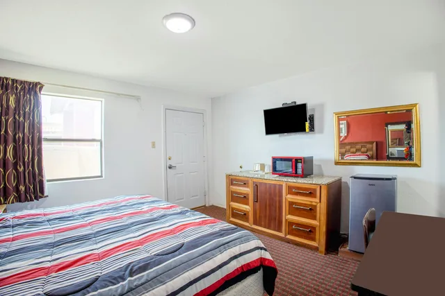 غرفة بسرير كينج لذوي الإعاقة، Sands Motel By OYO El Paso near Airport 3/7