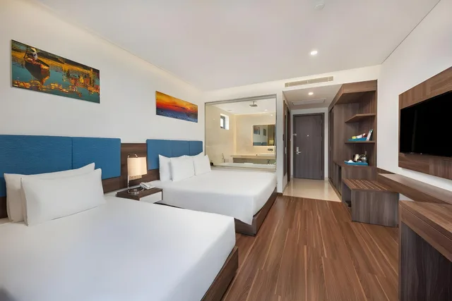Deluxe, Triple, 1 King and 1 Single Beds, Partial Sea and City View، Grand Gold Hotel 2/2