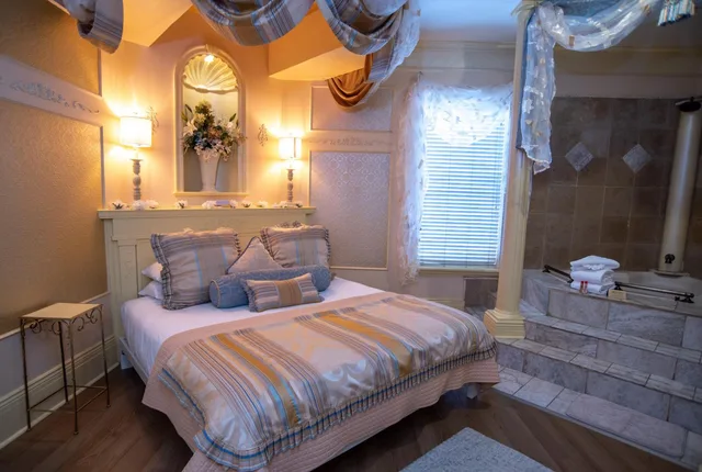غرفة بسرير مزدوج بشرفة، Anniversary Inn - 5th South 2/3