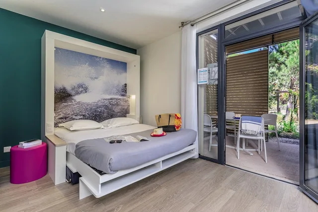 شقة بريميوم بسرير مزدوج وسرير فردي وأسرّة بطابقين بشرفة بغرفة نوم واحدة، Belambra Giens Riviera Beach Club 4/8