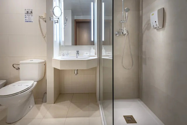 غرفة مفردة بسرير كوين، GHT Oasis Tossa & Spa 5/8