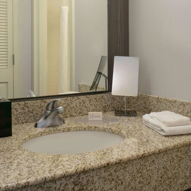 غرفة بسريرين كوين بحوض استحمام لذوي الإعاقة، Sonesta Select Kansas City South Overland Park 10/12