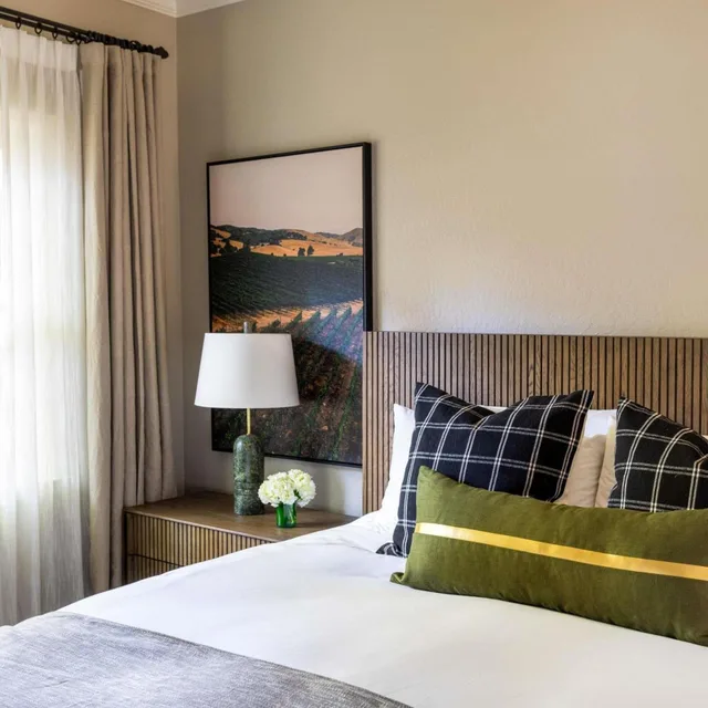 جناح بإطلالة على الحديقة بشرفة بغرفة نوم واحدة مع أريكة، Fairmont Sonoma Mission Inn & Spa 1/5