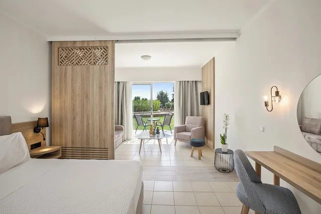 غرفة سوبيريور عائلية بسريرين منفصلين بإطلالة على الحديقة مع أريكة، Kiotari Miraluna Resort 1/4