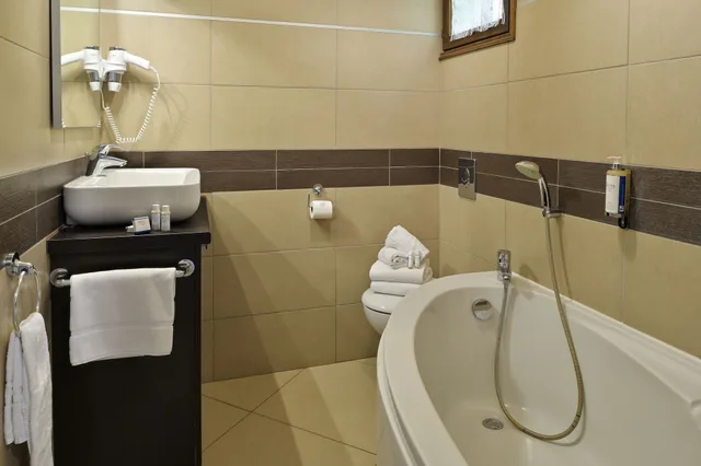 1 Bedroom, Superior, House, 2 Trundle Beds, Sea View, Pool Access، Arco Plage 2/2