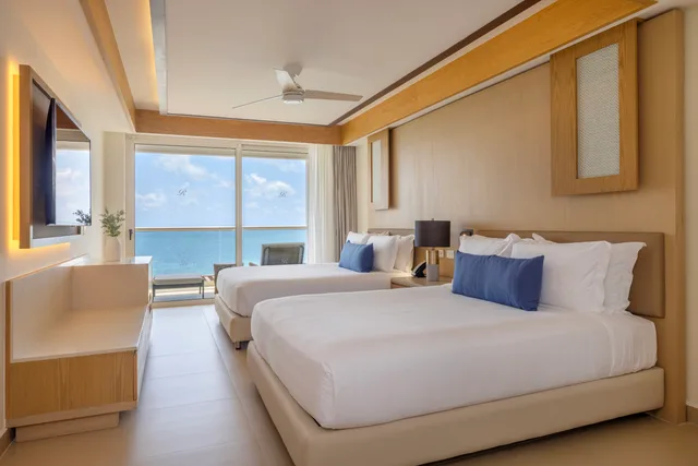 2 Bedrooms, Sky, Diamond Club, Chairman, Luxury, Suite, Ocean Front، Royalton Splash Riviera Cancun, An Autograph Collection All-Inclusive Resort 1/2