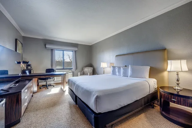 غرفة بسرير كينج لذوي الإعاقة، Tanglewood Resort on Lake Texoma, Ascend Hotel Collection 2/6