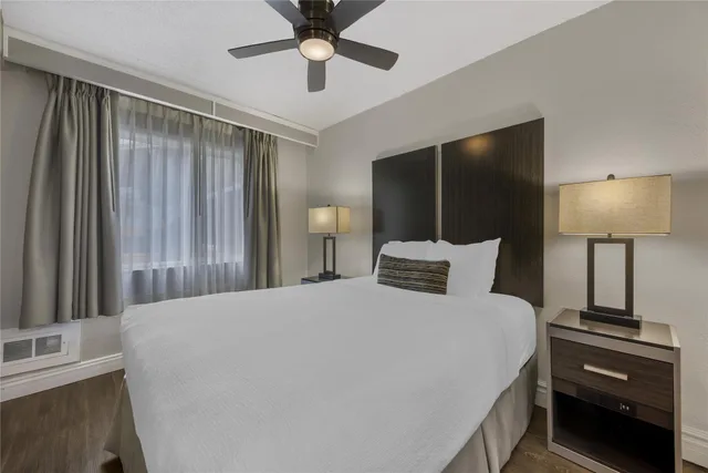 Room, Queen Bed, Best Western Pier Point Inn 1/7