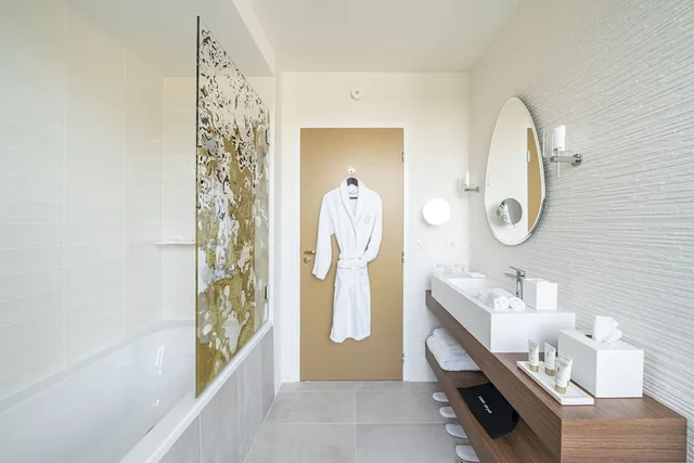 Junior Suite, King Bed, Cathedral View, Balcony، La Caserne Chanzy Hotel & Spa, Autograph Collection 3/6