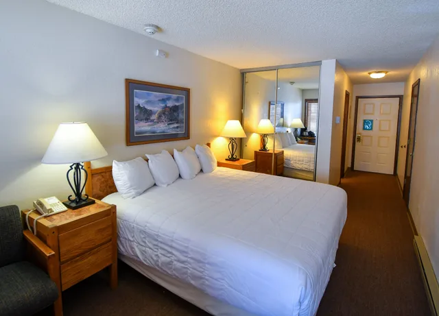 Standard, King Bed, No Air Condition، Inn at SilverCreek 3/6