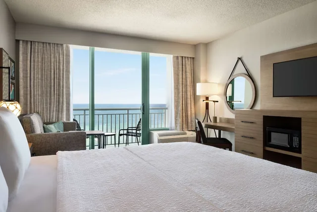 Room, King Bed, Partial Ocean View, Sofa, Balcony, Hampton Inn Virginia Beach Oceanfront South 2/4