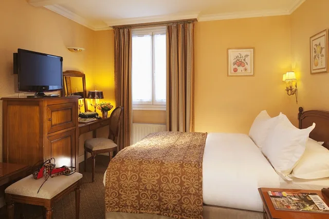غرفة ديلوكس بسرير كوين، HOTEL DE VARENNE 5/8