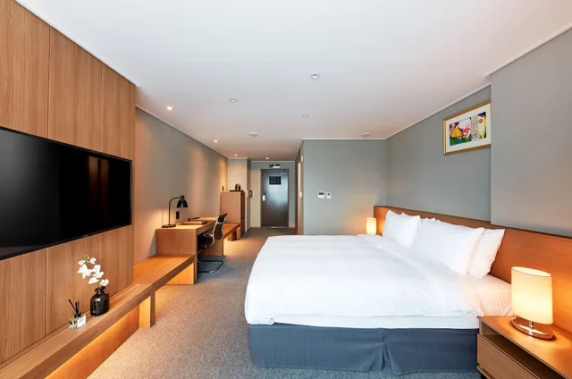 غرفة قياسية بسرير مزدوج، Ramada by Wyndham Gumi 1/8