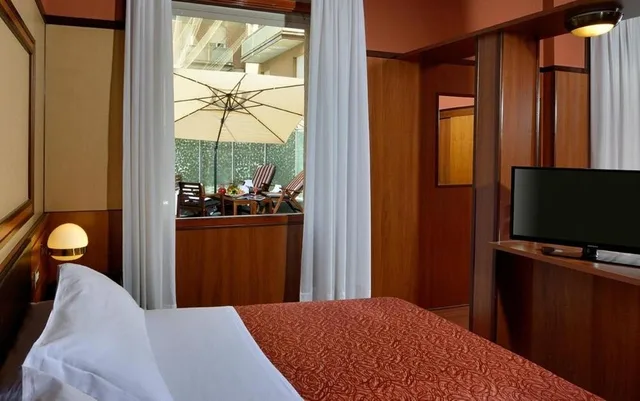 غرفة ثلاثية، GRAND HOTEL ELITE 1/2