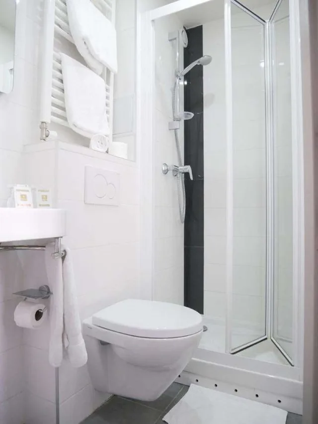 غرفة بسريرين منفصلين بحوض استحمام، HOTEL BONSEJOUR MONTMARTRE 6/7