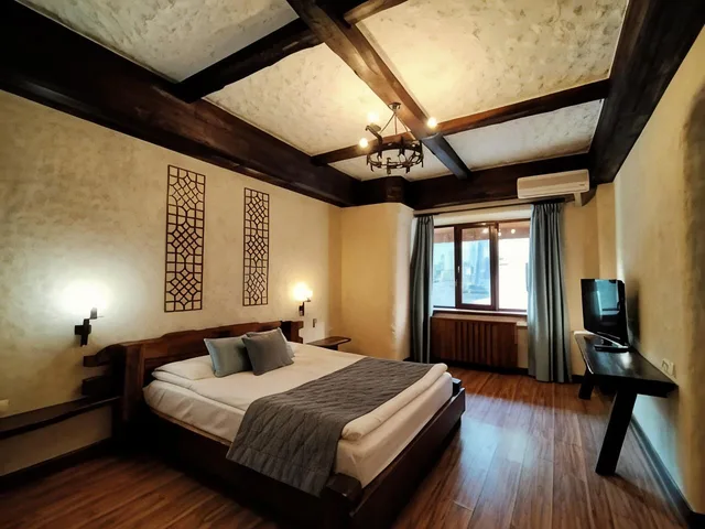 جناح، Saraichik Hotel 2/2