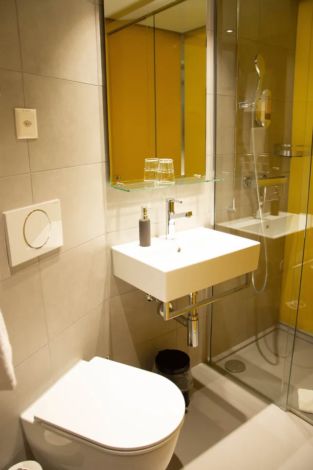 غرفة ثلاثية بسرير كينج وسرير فردي، Hotel Restaurant Goldener Schlussel Bern 3/3