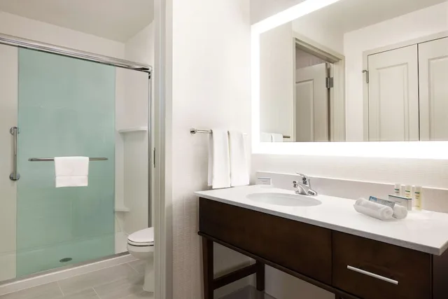 Suite, 1 King and 2 Queen Beds, Accessible, Homewood Suites By Hilton Arlington Rosslyn Key Bridge 2/2