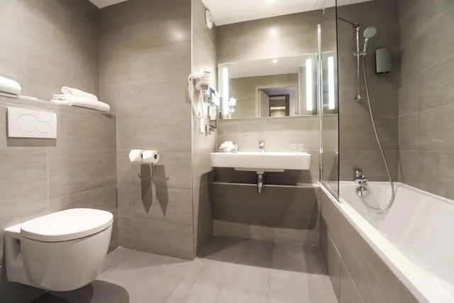 غرفة بسرير كوين، Best Western Plus Hotel Du Parc Chantilly 8/8