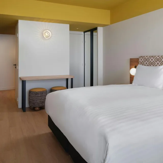 Studio, King Bed, Urban View, Sofa, Residence Inn by Marriott Lille 2/4