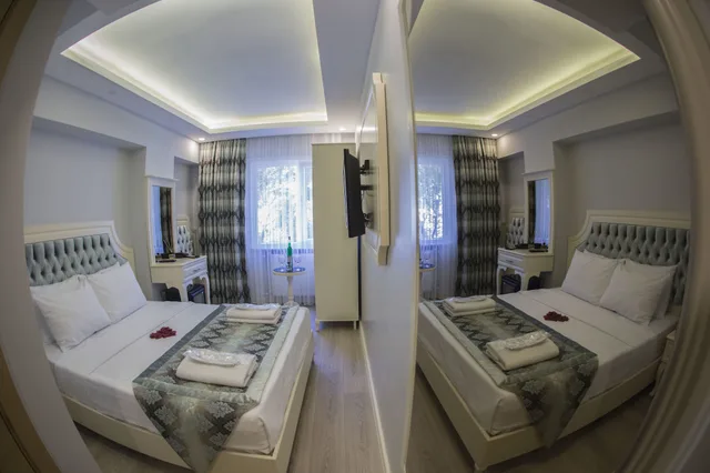 Family, 1 Single and 2 Queen Beds، Sirkeci Ersu Hotel 1/10