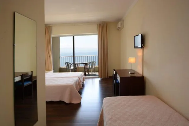 غرفة ثلاثية بثلاثة أسرّة بإطلالة على البحر، Sun Beach Hotel 5/7