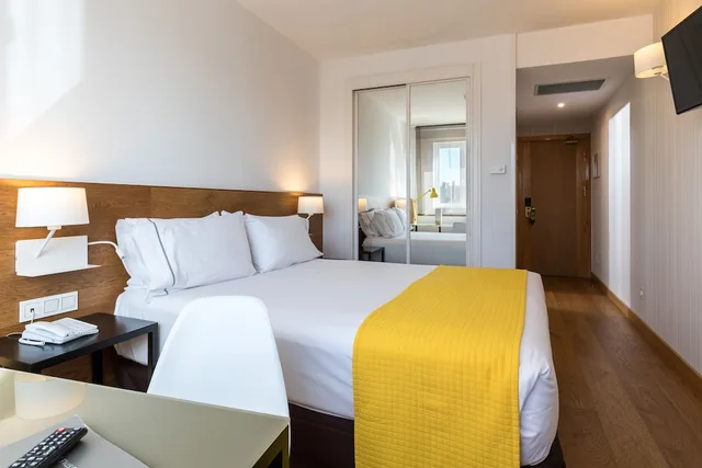 غرفة قياسية بثلاثة أسرّة، Rafaelhoteles Atocha 6/9