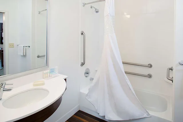 غرفة بريميوم بسرير كينج، Hampton Inn Suites Palmdale 6/8