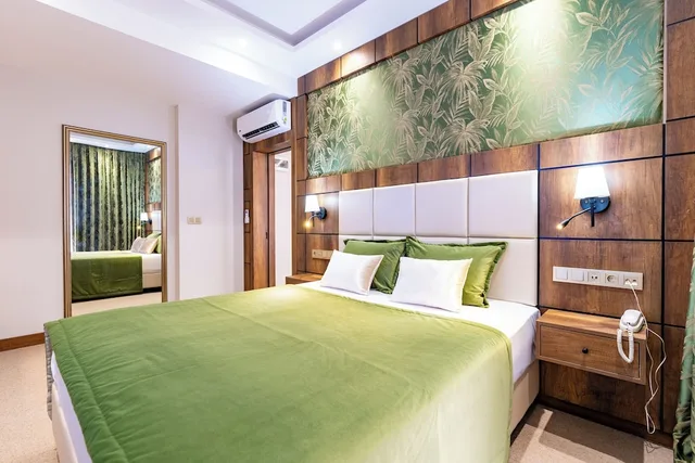 Junior Suite, 1 Single and 2 Double Beds، Mardy Hotel 1/5