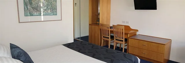 غرفة تنفيذية بسرير كوين، West End Motor Lodge 6/10